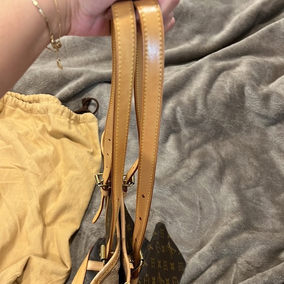 Authentic Louis Vuitton Monogram Bucket GM with pochette and chain - Picture 11 of 13